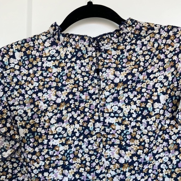 floral mock neck​ - Picture 3 of 3